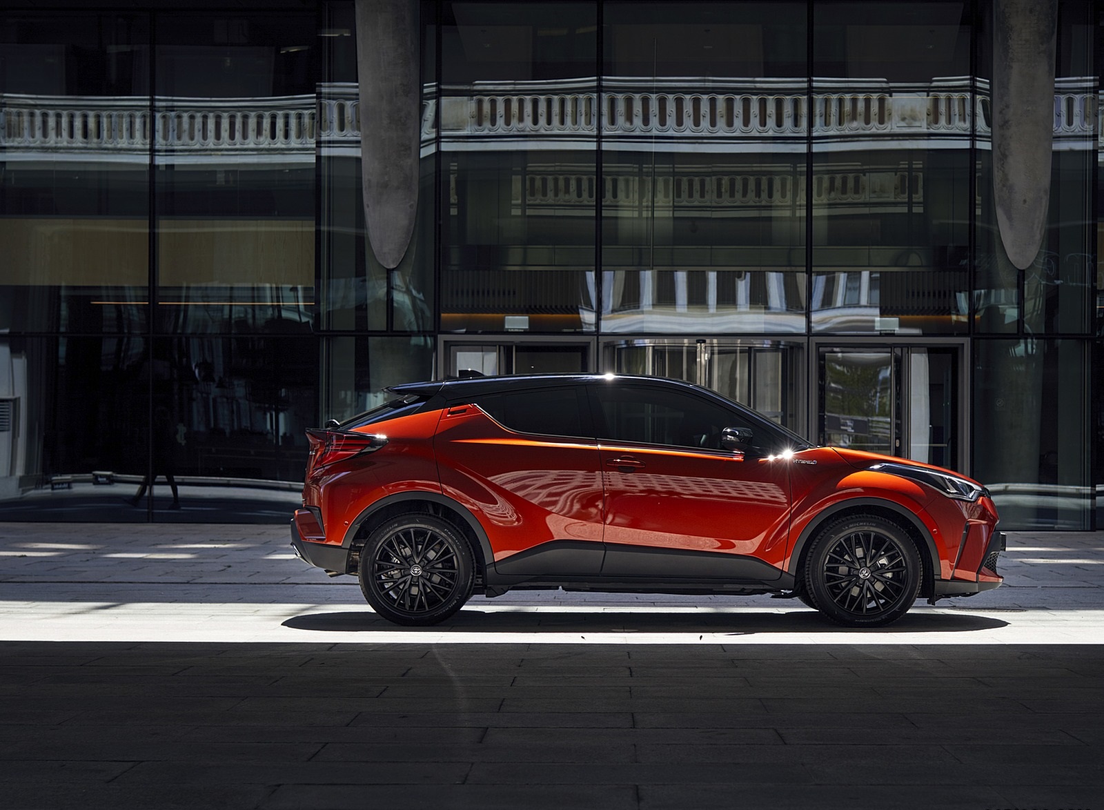 2020 Toyota C-HR Hybrid (Euro-Spec) Side Wallpapers #93 of 168