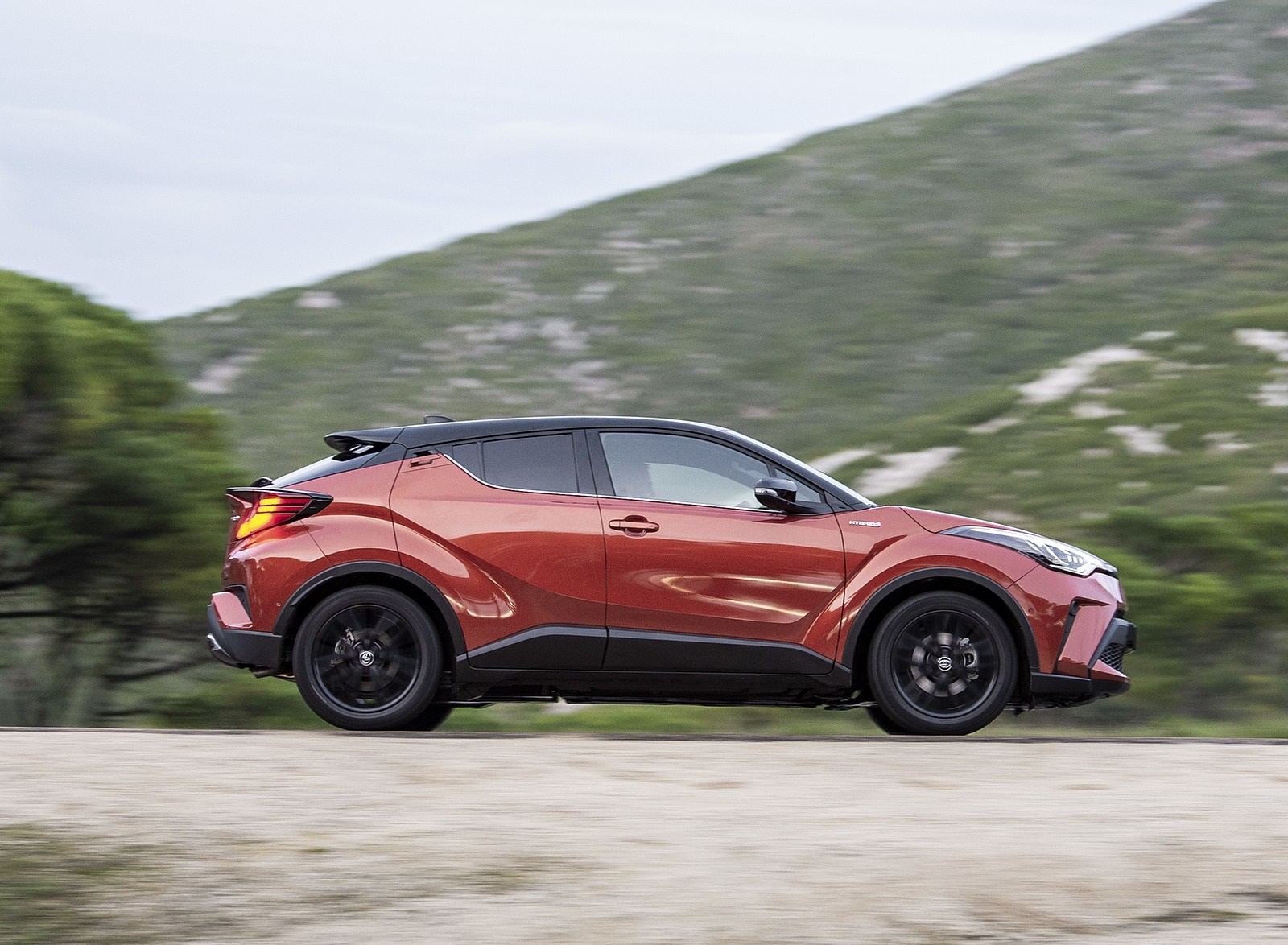 2020 Toyota C-HR Hybrid (Euro-Spec) Side Wallpapers #24 of 168
