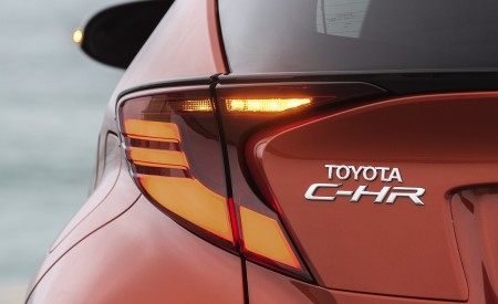 2020 Toyota C-HR Hybrid (Euro-Spec) Tail Light Wallpapers 450x275 (70)