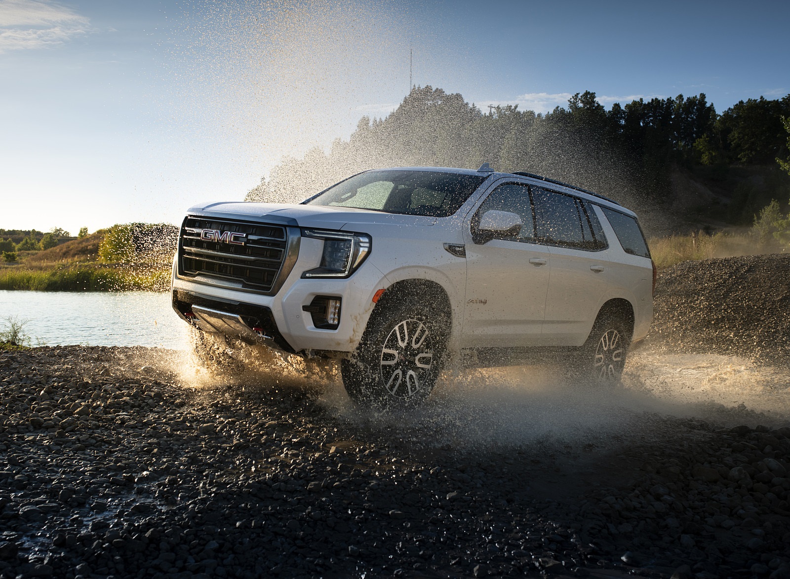 2021 GMC Yukon AT4 Front Three-Quarter Wallpapers (3)