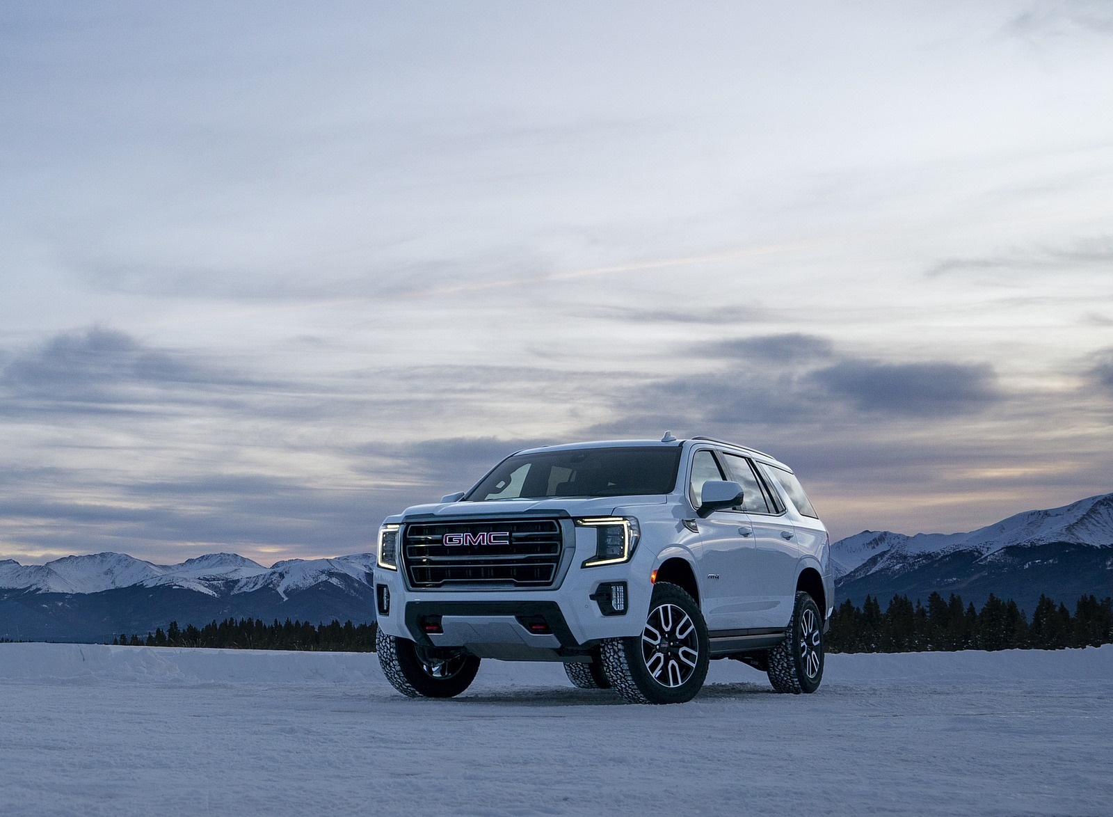 2021 GMC Yukon AT4 Front Three-Quarter Wallpapers #43 of 67