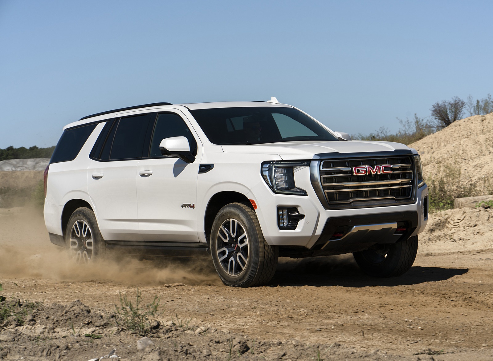 2021 GMC Yukon AT4 Front Three-Quarter Wallpapers (2)