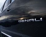 2021 GMC Yukon Denali Badge Wallpapers 150x120 (21)