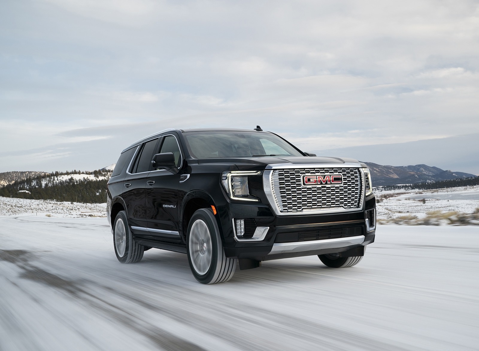 2021 GMC Yukon Denali Front Three-Quarter Wallpapers (1). Download Wallpaper