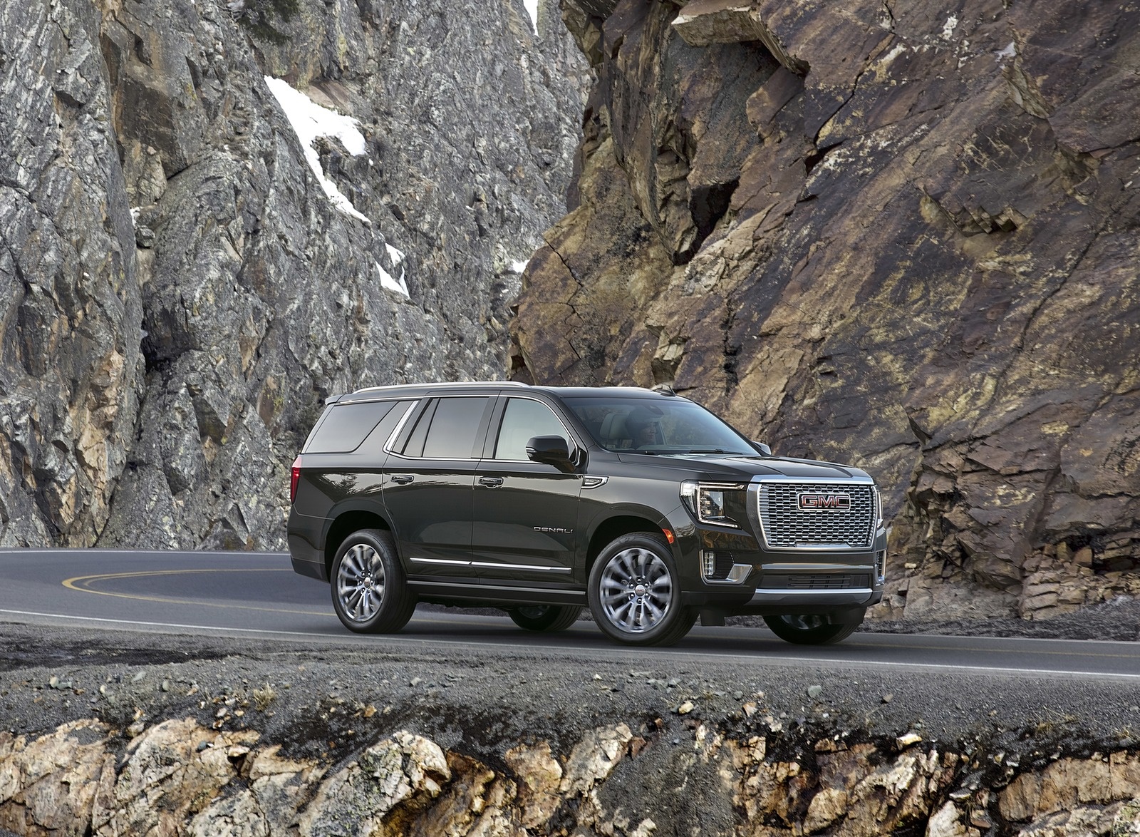 2021 GMC Yukon Denali Front Three-Quarter Wallpapers #5 of 71