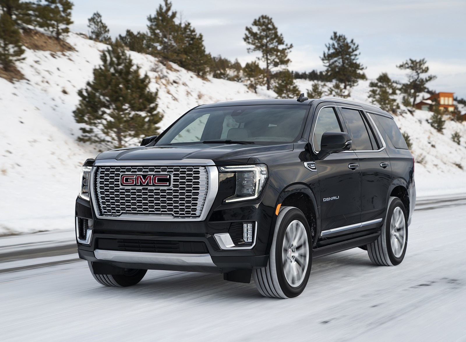 2021 GMC Yukon Denali Front Three-Quarter Wallpapers (3)