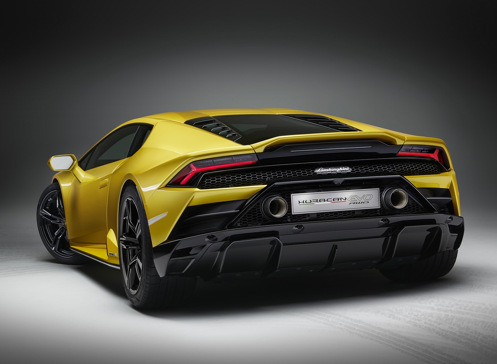 2021 Lamborghini Huracán EVO RWD Rear Three-Quarter Wallpapers #14 of 18