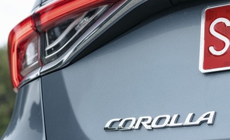 2019 Toyota Corolla Sedan Hybrid 1.8L Grey (EU-Spec) Badge Wallpapers 450x275 (28)
