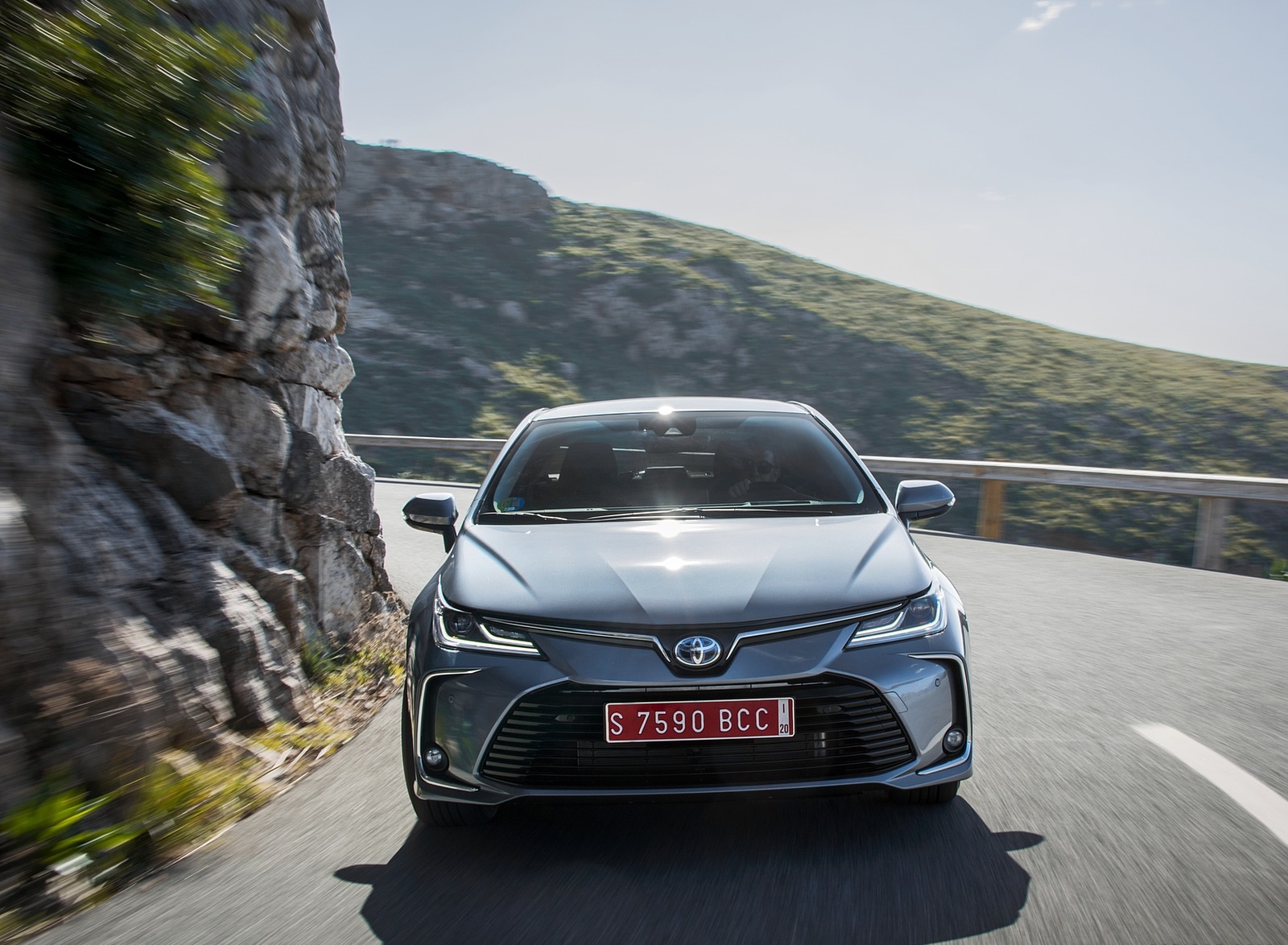 2019 Toyota Corolla Sedan Hybrid 1.8L Grey (EU-Spec) Front Wallpapers #9 of 44