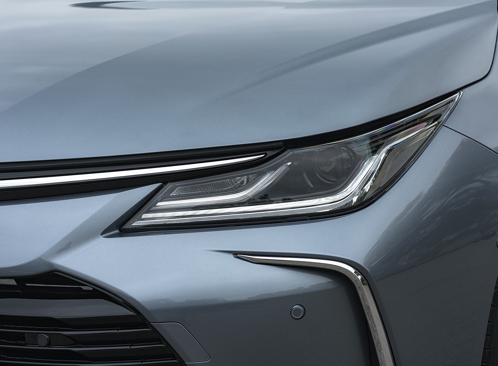 2019 Toyota Corolla Sedan Hybrid 1.8L Grey (EU-Spec) Headlight Wallpapers #25 of 44