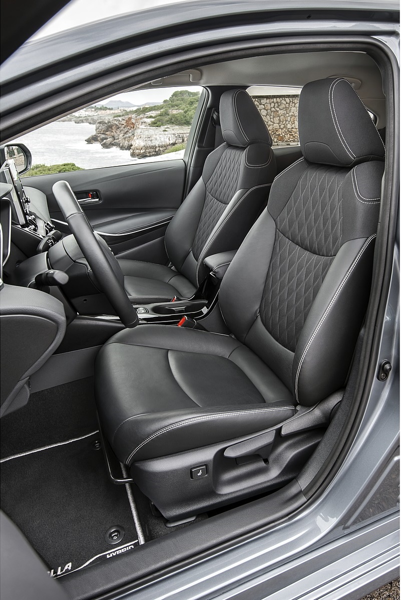 2019 Toyota Corolla Sedan Hybrid 1.8L Grey (EU-Spec) Interior Front Seats Wallpapers #34 of 44