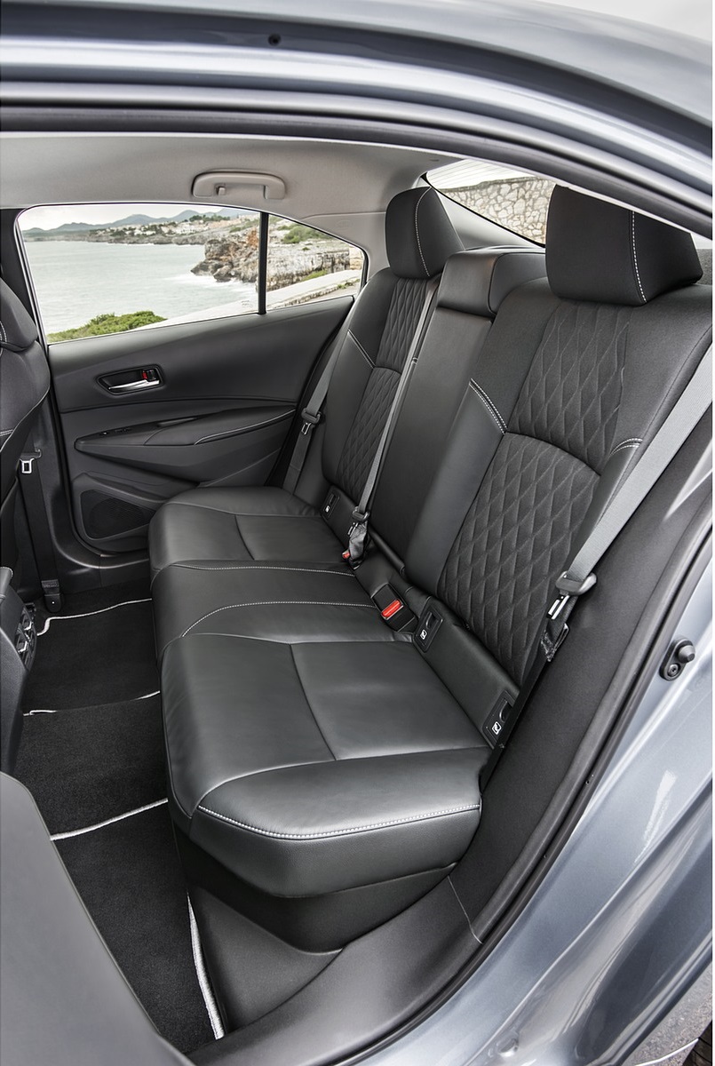 2019 Toyota Corolla Sedan Hybrid 1.8L Grey (EU-Spec) Interior Rear Seats Wallpapers #35 of 44