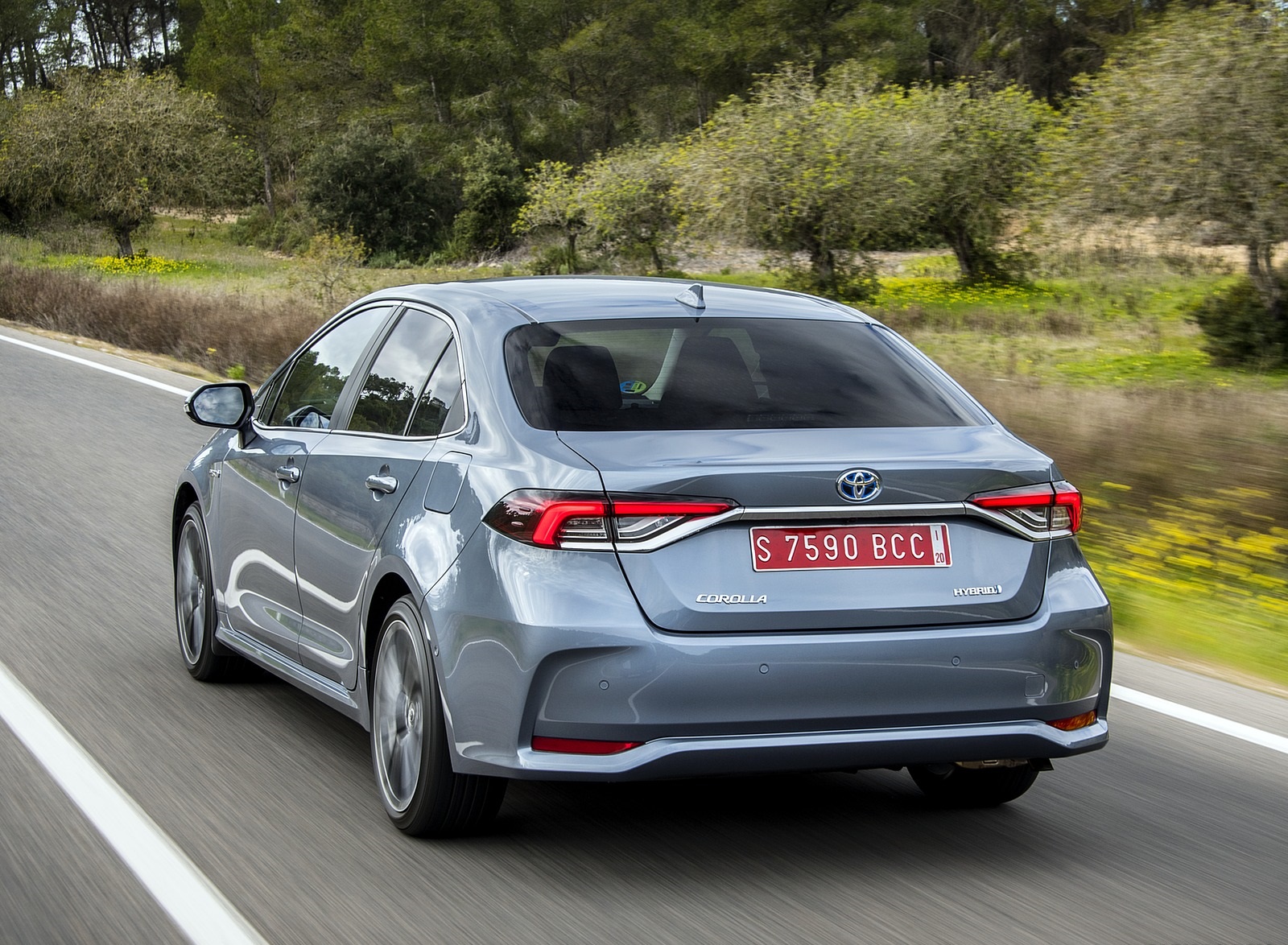 2019 Toyota Corolla Sedan Hybrid 1.8L Grey (EU-Spec) Rear Three-Quarter Wallpapers #3 of 44