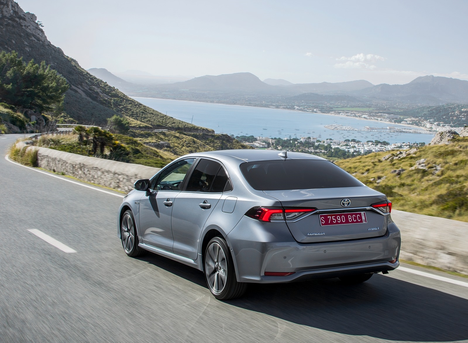 2019 Toyota Corolla Sedan Hybrid 1.8L Grey (EU-Spec) Rear Three-Quarter Wallpapers (10)