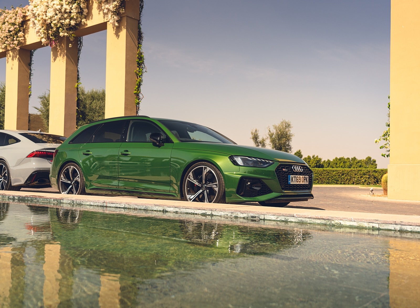 2020 Audi RS 4 Avant Front Three-Quarter Wallpapers #114 of 169