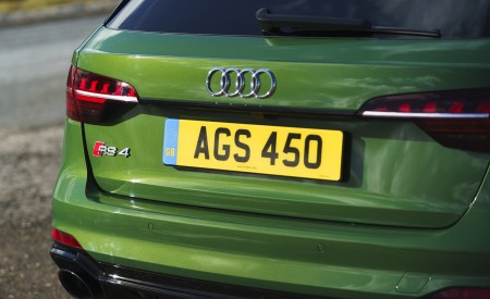 2020 Audi RS 4 Avant (UK-Spec) Detail Wallpapers 450x275 (136)