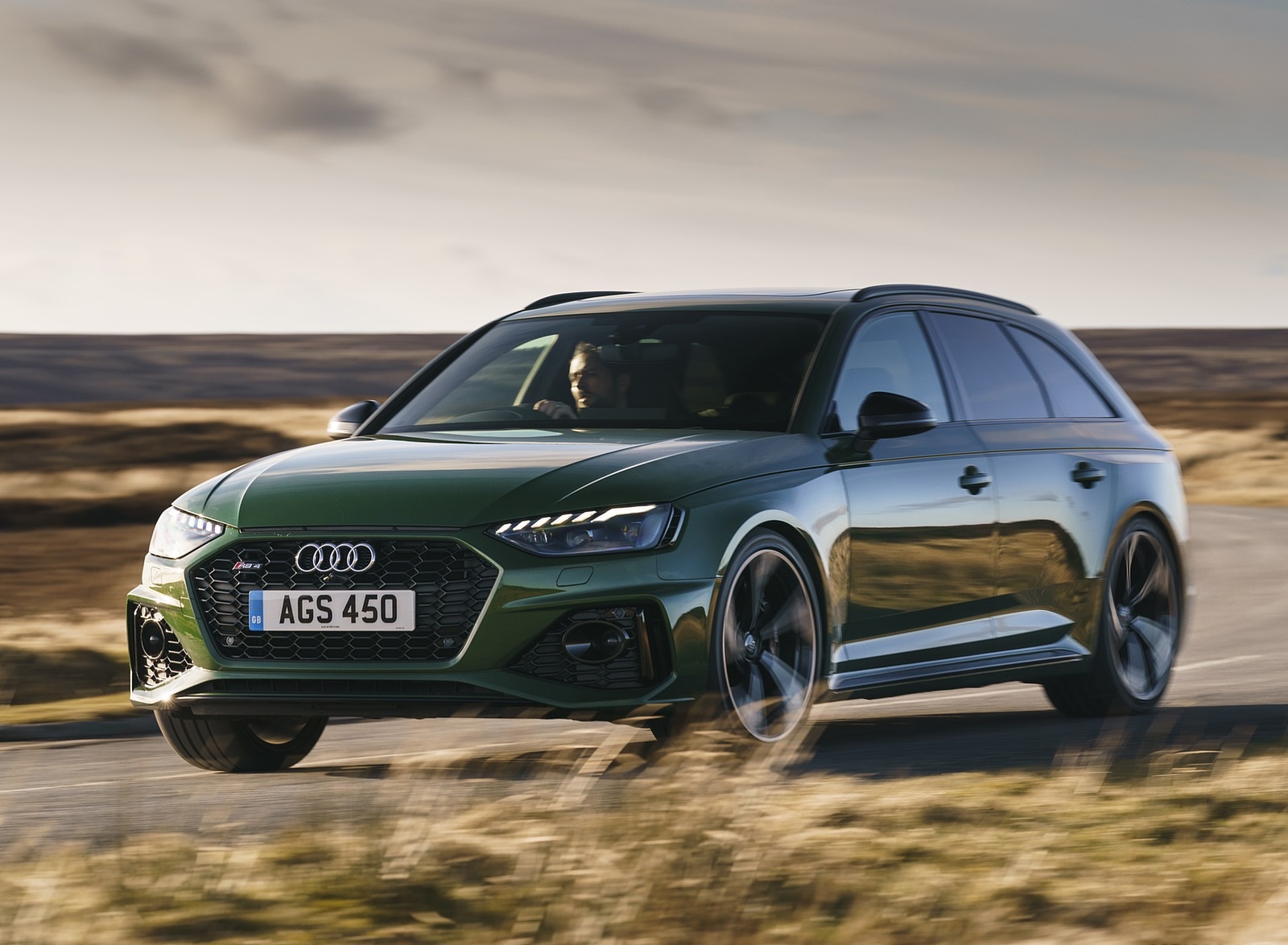 2020 Audi RS 4 Avant (UK-Spec) Front Three-Quarter Wallpapers #84 of 169