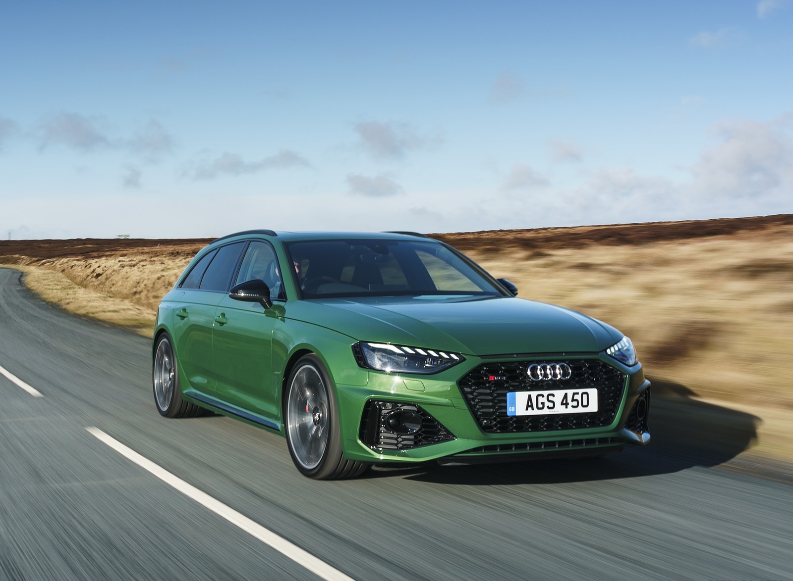 2020 Audi RS 4 Avant (UK-Spec) Front Three-Quarter Wallpapers #74 of 169