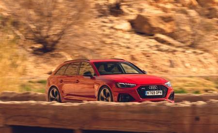 2020 Audi RS 4 Avant (UK-Spec) Front Three-Quarter Wallpapers 450x275 (4)