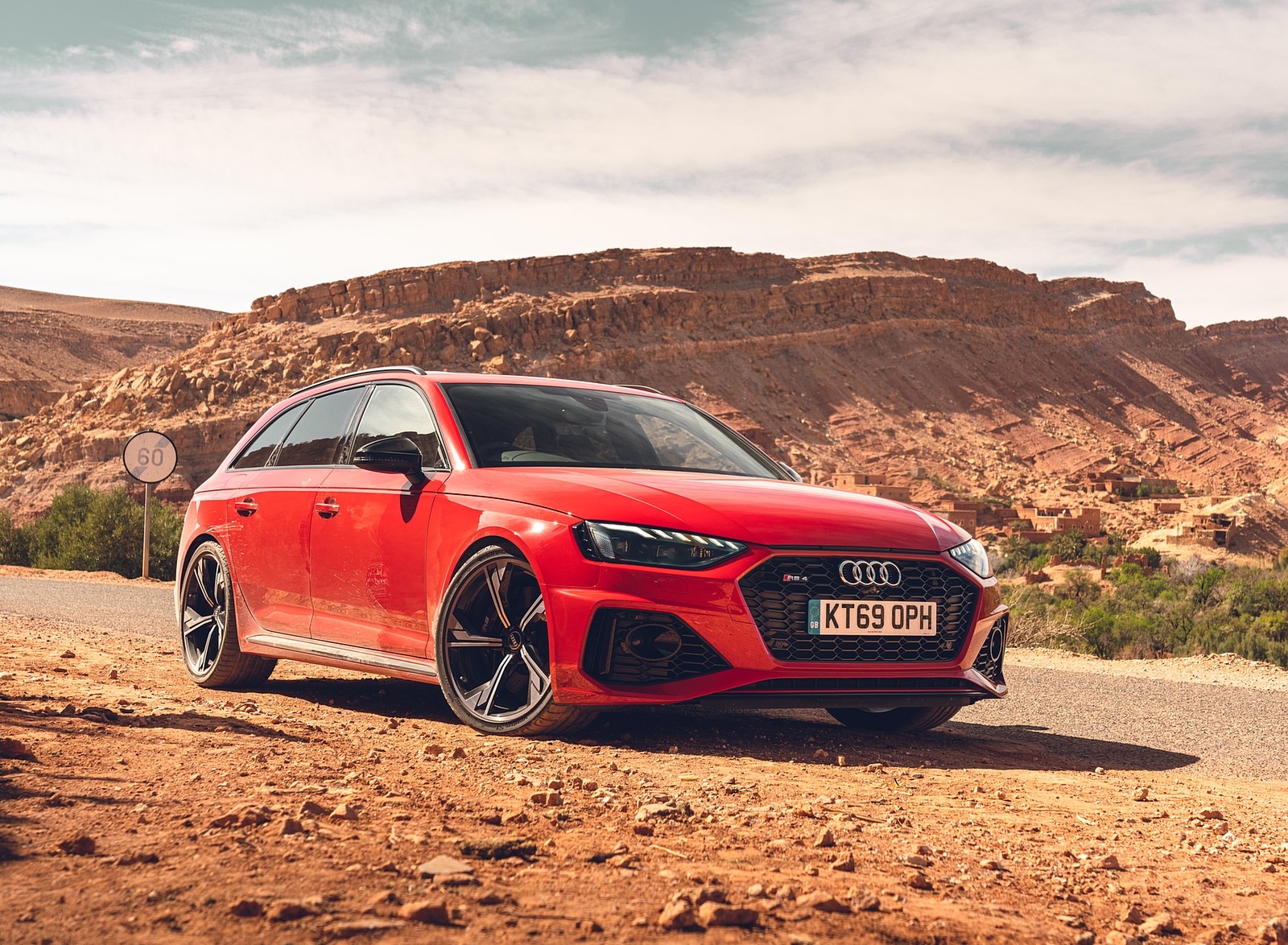 2020 Audi RS 4 Avant (UK-Spec) Front Three-Quarter Wallpapers #56 of 169