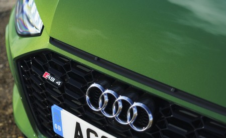 2020 Audi RS 4 Avant (UK-Spec) Grill Wallpapers 450x275 (123)
