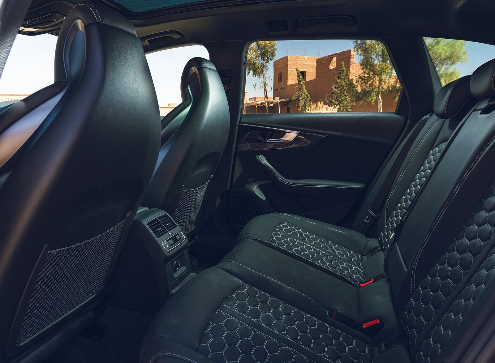 2020 Audi RS 4 Avant (UK-Spec) Interior Rear Seats Wallpapers #69 of 169