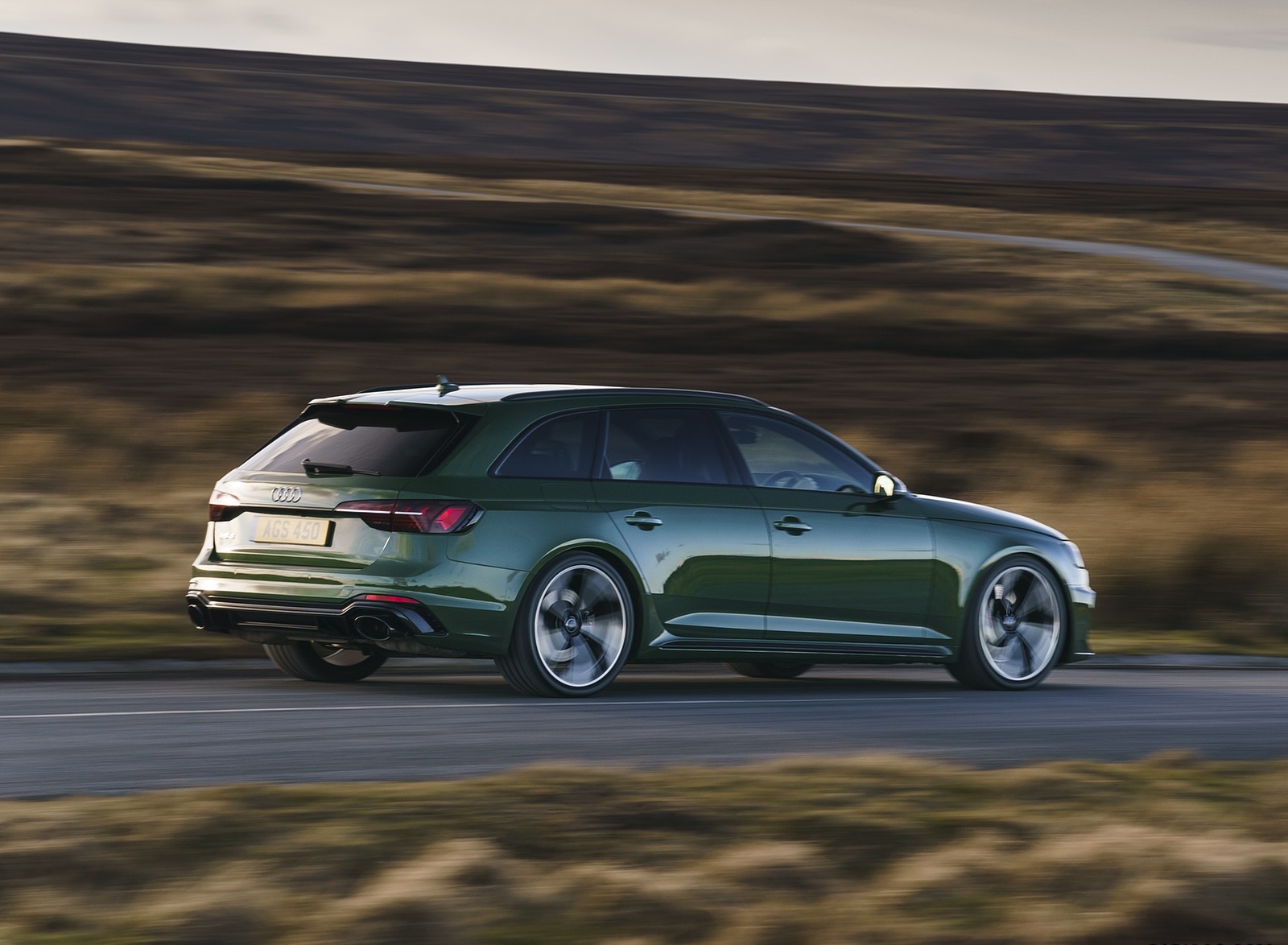 2020 Audi RS 4 Avant (UK-Spec) Rear Three-Quarter Wallpapers #91 of 169