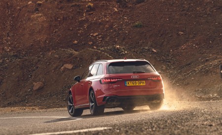 2020 Audi RS 4 Avant (UK-Spec) Rear Three-Quarter Wallpapers 450x275 (50)