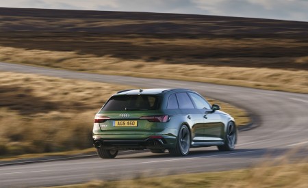 2020 Audi RS 4 Avant (UK-Spec) Rear Three-Quarter Wallpapers 450x275 (92)