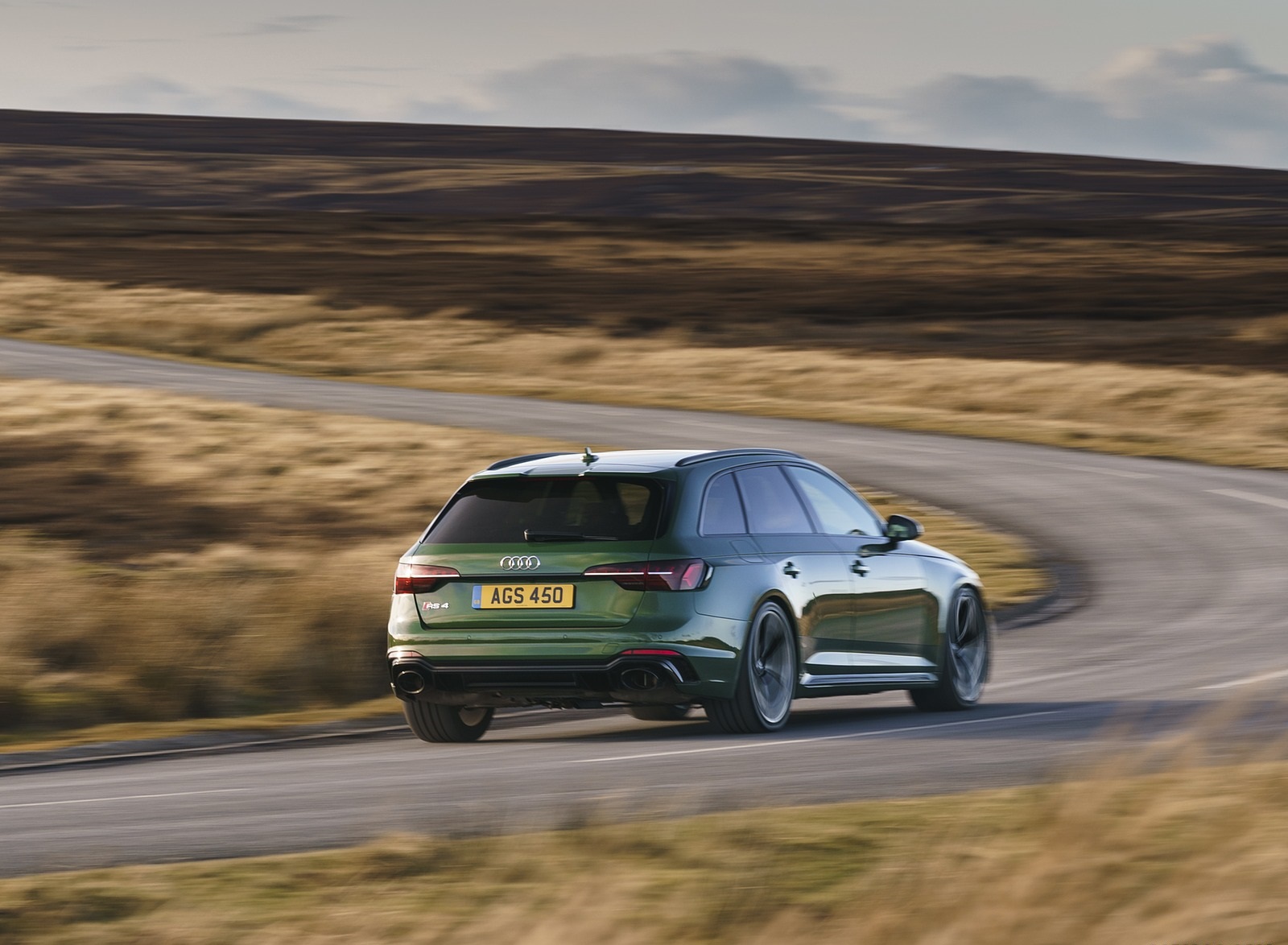 2020 Audi RS 4 Avant (UK-Spec) Rear Three-Quarter Wallpapers #92 of 169