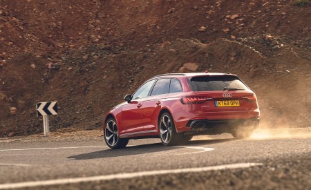 2020 Audi RS 4 Avant (UK-Spec) Rear Three-Quarter Wallpapers 450x275 (38)