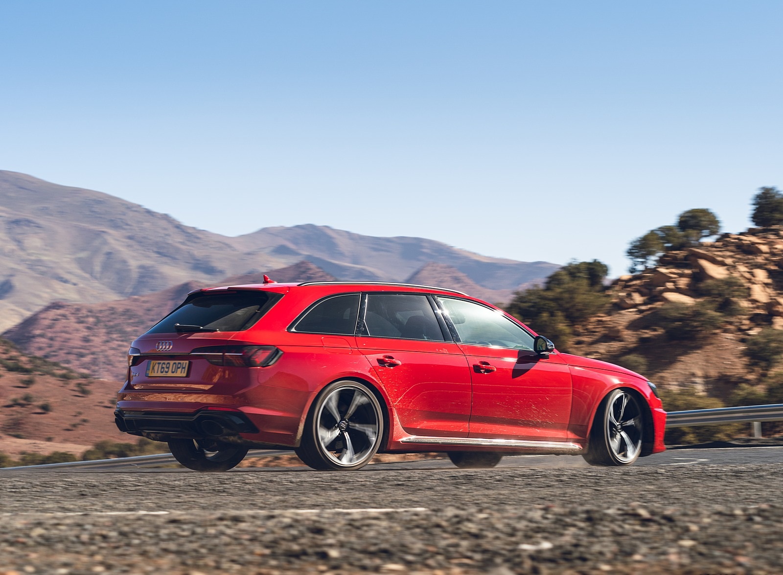 2020 Audi RS 4 Avant (UK-Spec) Rear Three-Quarter Wallpapers #30 of 169