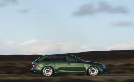 2020 Audi RS 4 Avant (UK-Spec) Side Wallpapers 450x275 (104)