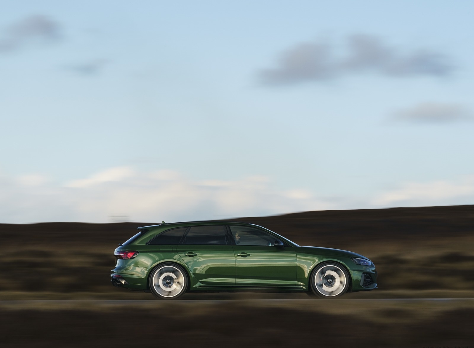 2020 Audi RS 4 Avant (UK-Spec) Side Wallpapers #104 of 169