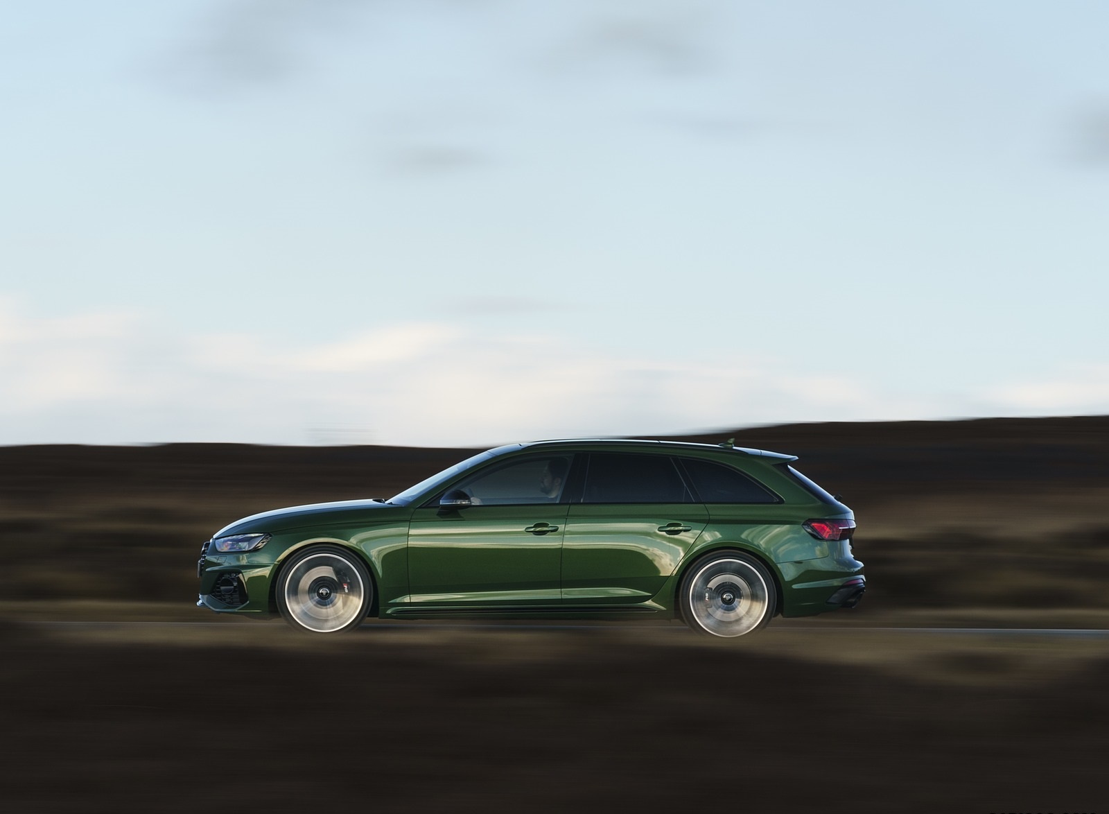 2020 Audi RS 4 Avant (UK-Spec) Side Wallpapers #102 of 169