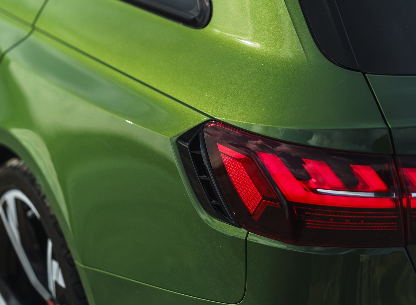 2020 Audi RS 4 Avant (UK-Spec) Tail Light Wallpapers #130 of 169