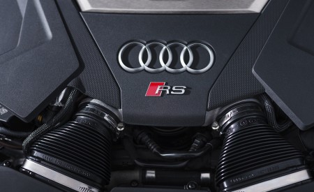 2020 Audi RS 6 Avant (UK-Spec) Engine Wallpapers 450x275 (104)