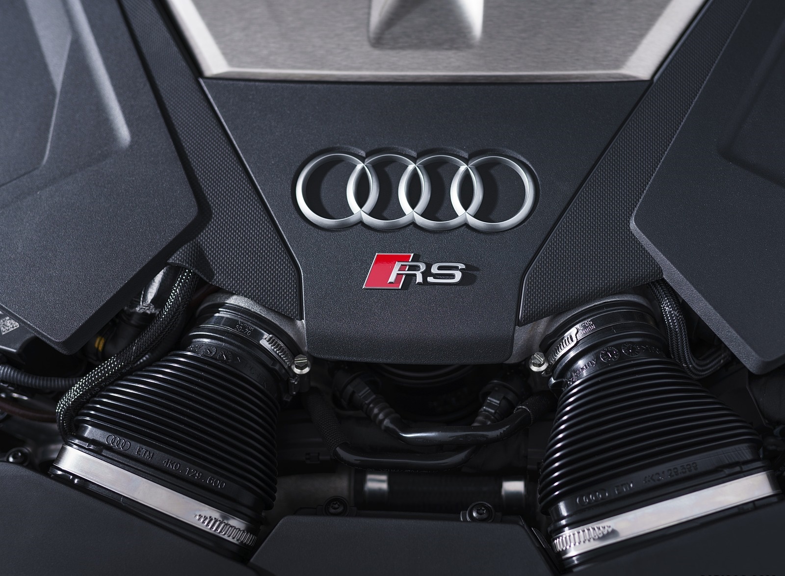 2020 Audi RS 6 Avant (UK-Spec) Engine Wallpapers #104 of 146