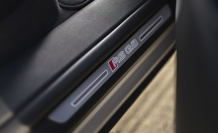 2020 Audi RS Q8 (UK-Spec) Door Sill Wallpapers 450x275 (70)