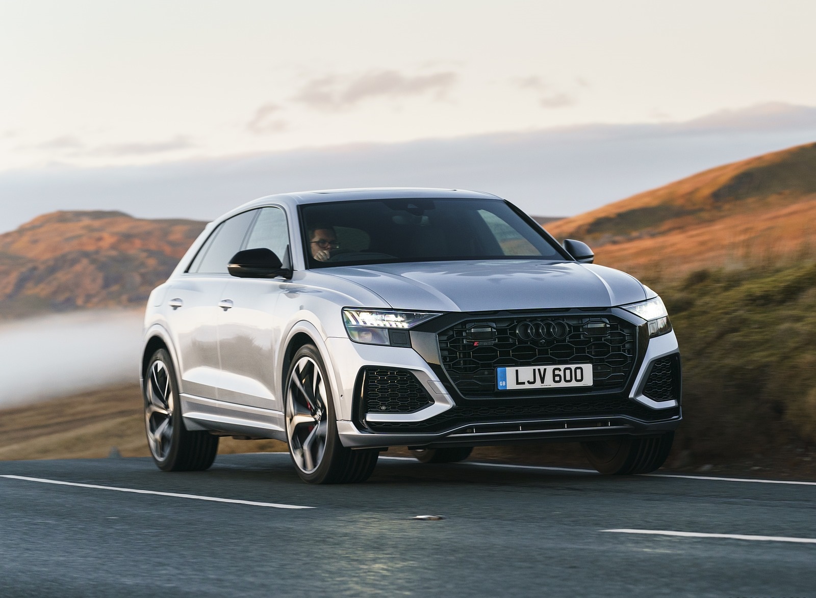 2020 Audi RS Q8 (UK-Spec) Front Three-Quarter Wallpapers #26 of 90