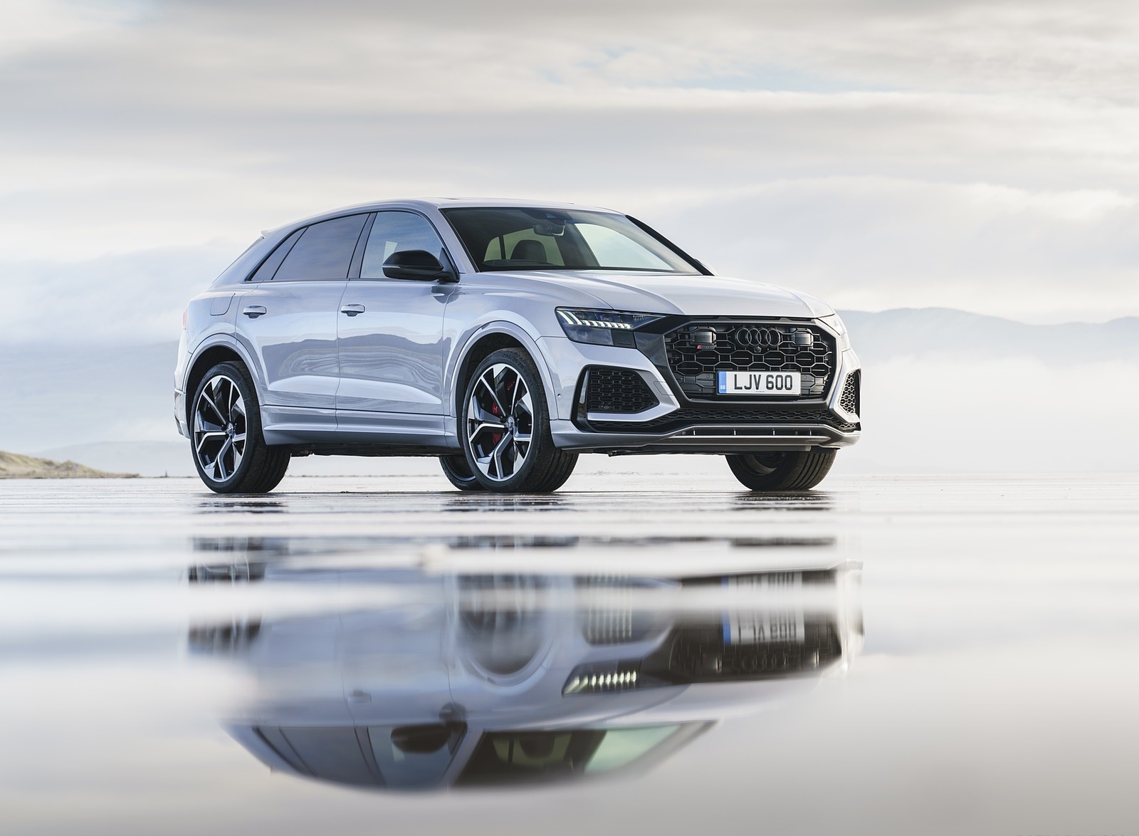 2020 Audi RS Q8 (UK-Spec) Front Three-Quarter Wallpapers #36 of 90