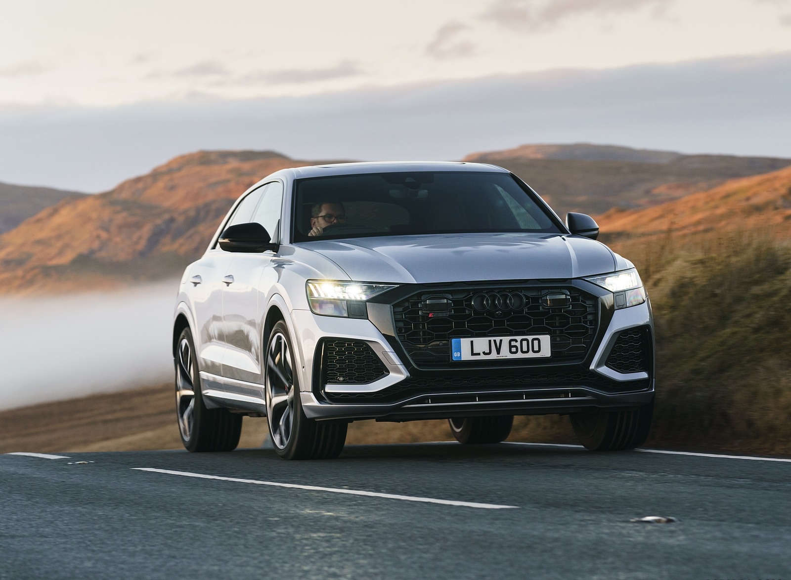 2020 Audi RS Q8 (UK-Spec) Front Three-Quarter Wallpapers #28 of 90