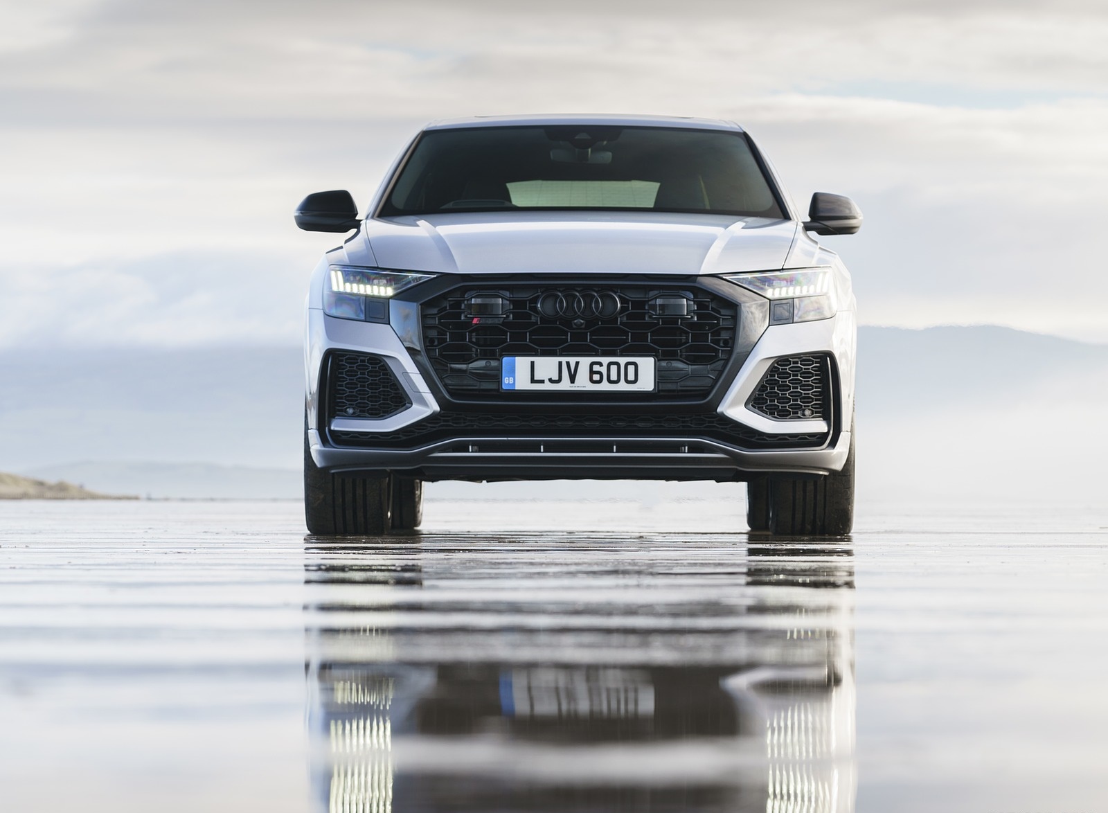 2020 Audi RS Q8 (UK-Spec) Front Wallpapers #38 of 90