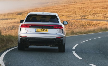 2020 Audi RS Q8 (UK-Spec) Rear Wallpapers 450x275 (18)