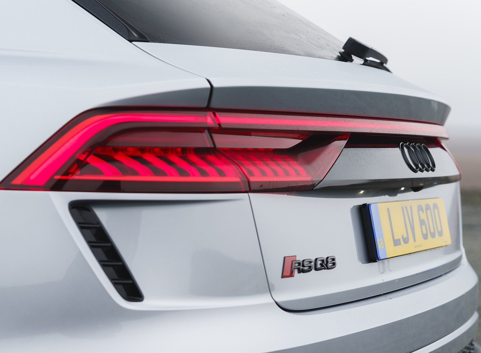 2020 Audi RS Q8 (UK-Spec) Tail Light Wallpapers #66 of 90