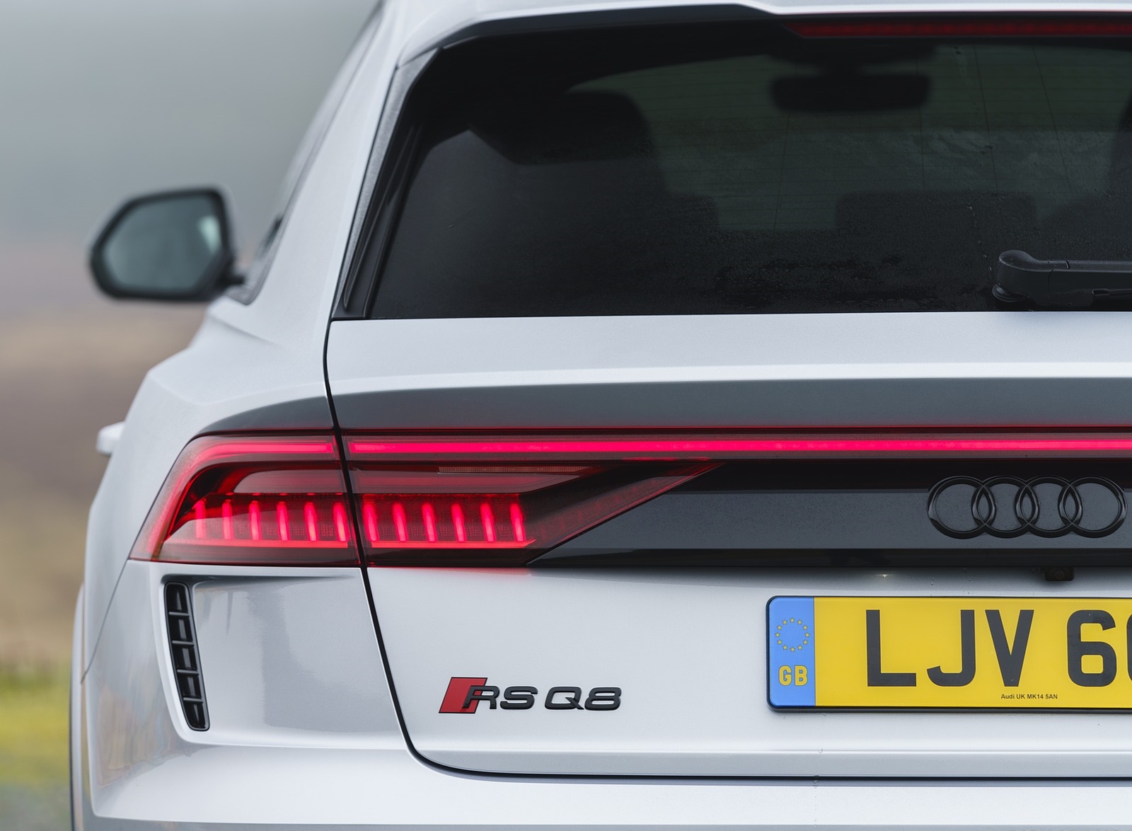 2020 Audi RS Q8 (UK-Spec) Tail Light Wallpapers #61 of 90