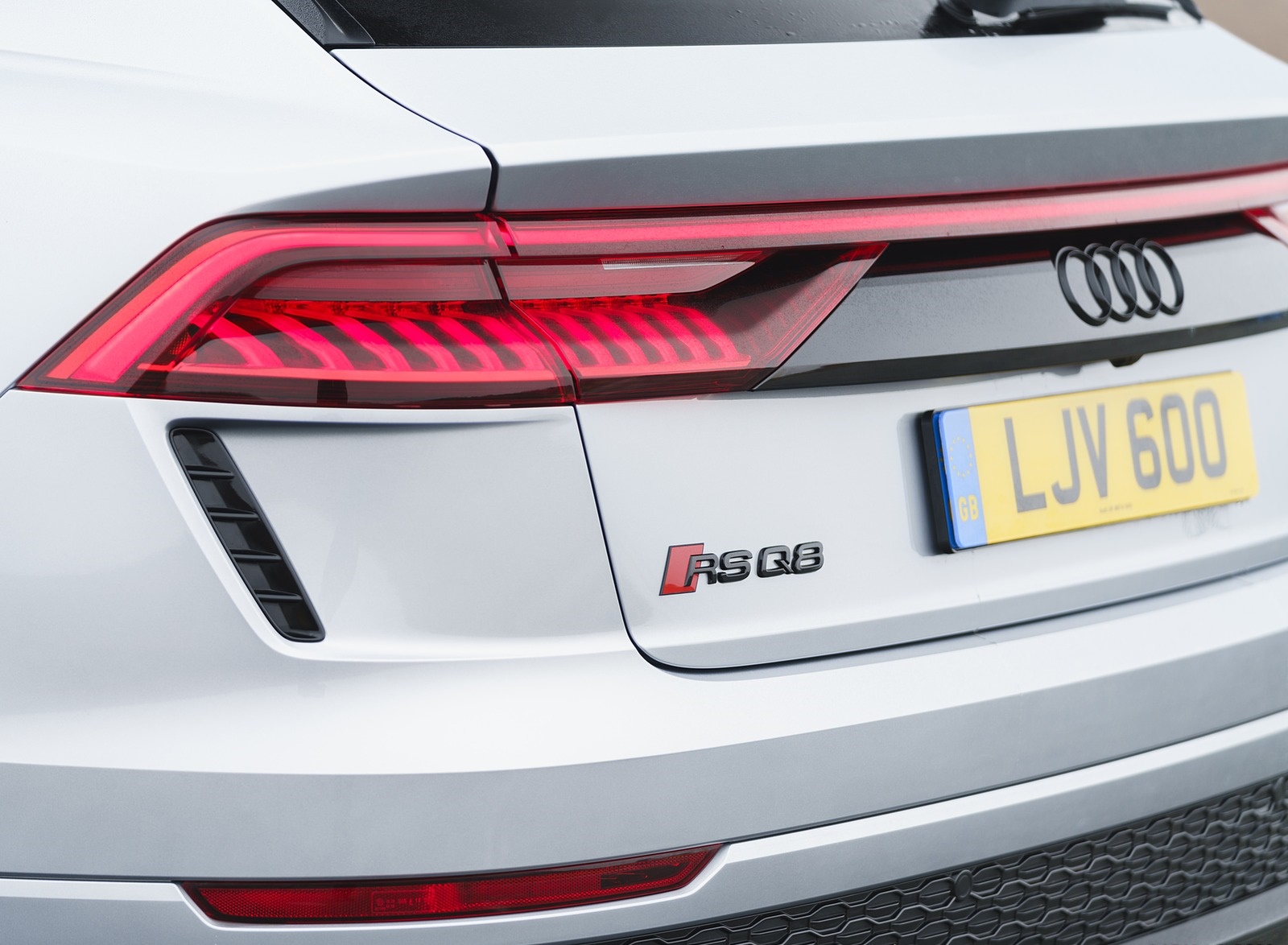 2020 Audi RS Q8 (UK-Spec) Tail Light Wallpapers #60 of 90