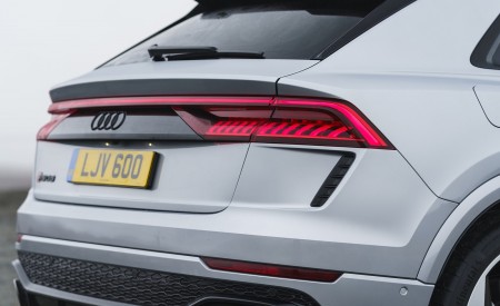 2020 Audi RS Q8 (UK-Spec) Tail Light Wallpapers 450x275 (56)