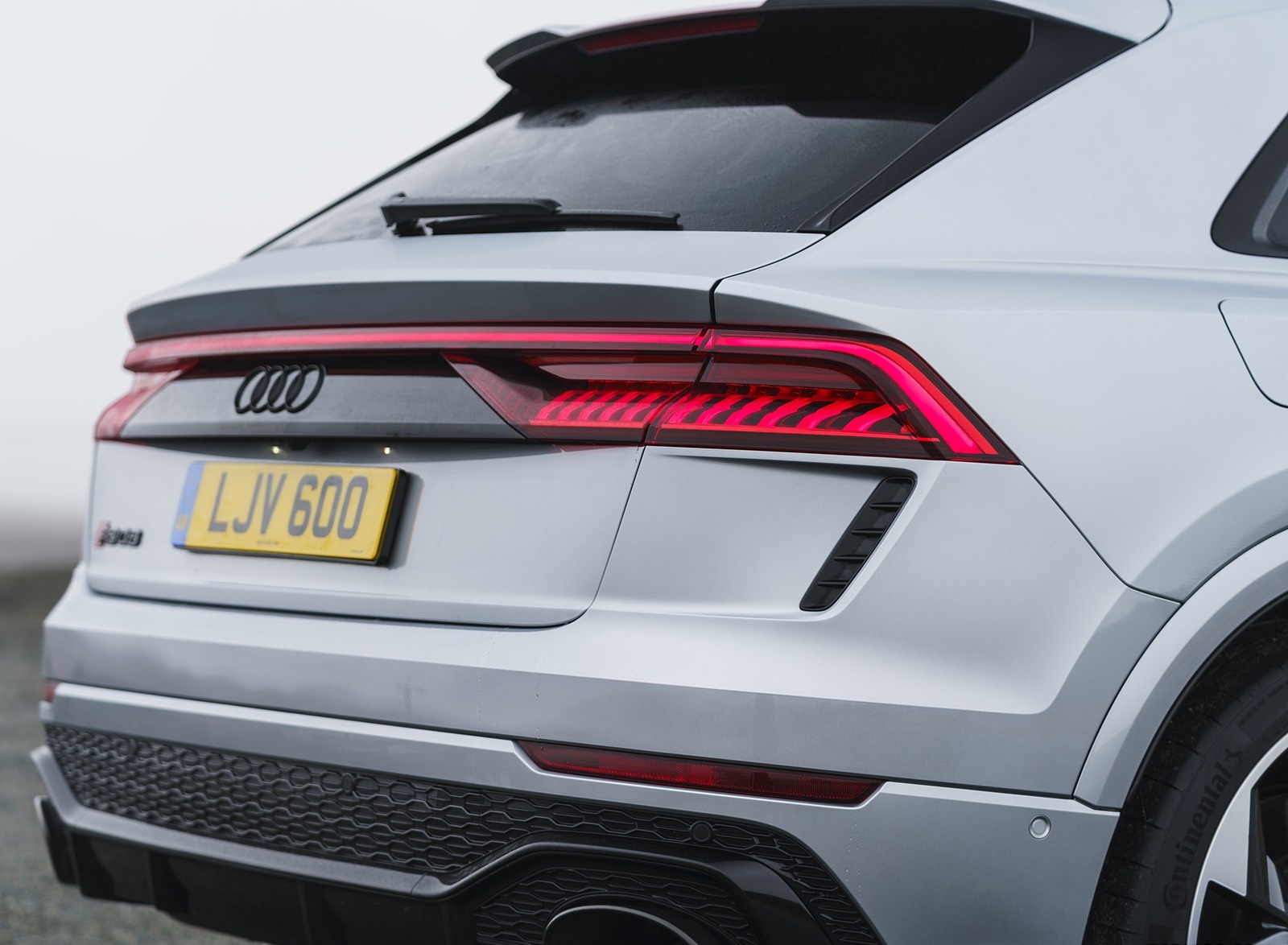 2020 Audi RS Q8 (UK-Spec) Tail Light Wallpapers #56 of 90