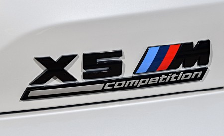 2020 BMW X5 M Competition (Color: Mineral White; US-Spec) Badge Wallpapers 450x275 (185)